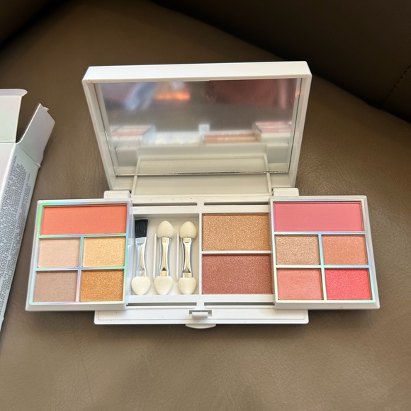 Claire's Daybreak Eyeshadow Palette - Pink, Orange, Gold - Picture 9 of 15